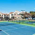 Stylish 2Br-Pool, Yoga Rm, Gym, Cabanas, Bbq,Prkng
