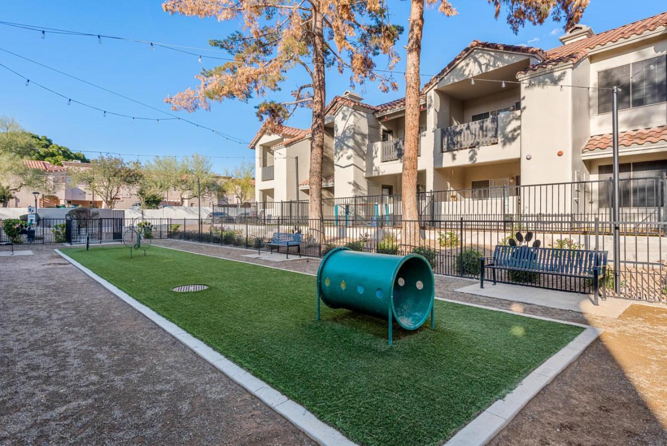 Stylish 2br-pool, Yoga Rm, Gym, Cabanas, Bbq,prkng Apartment *