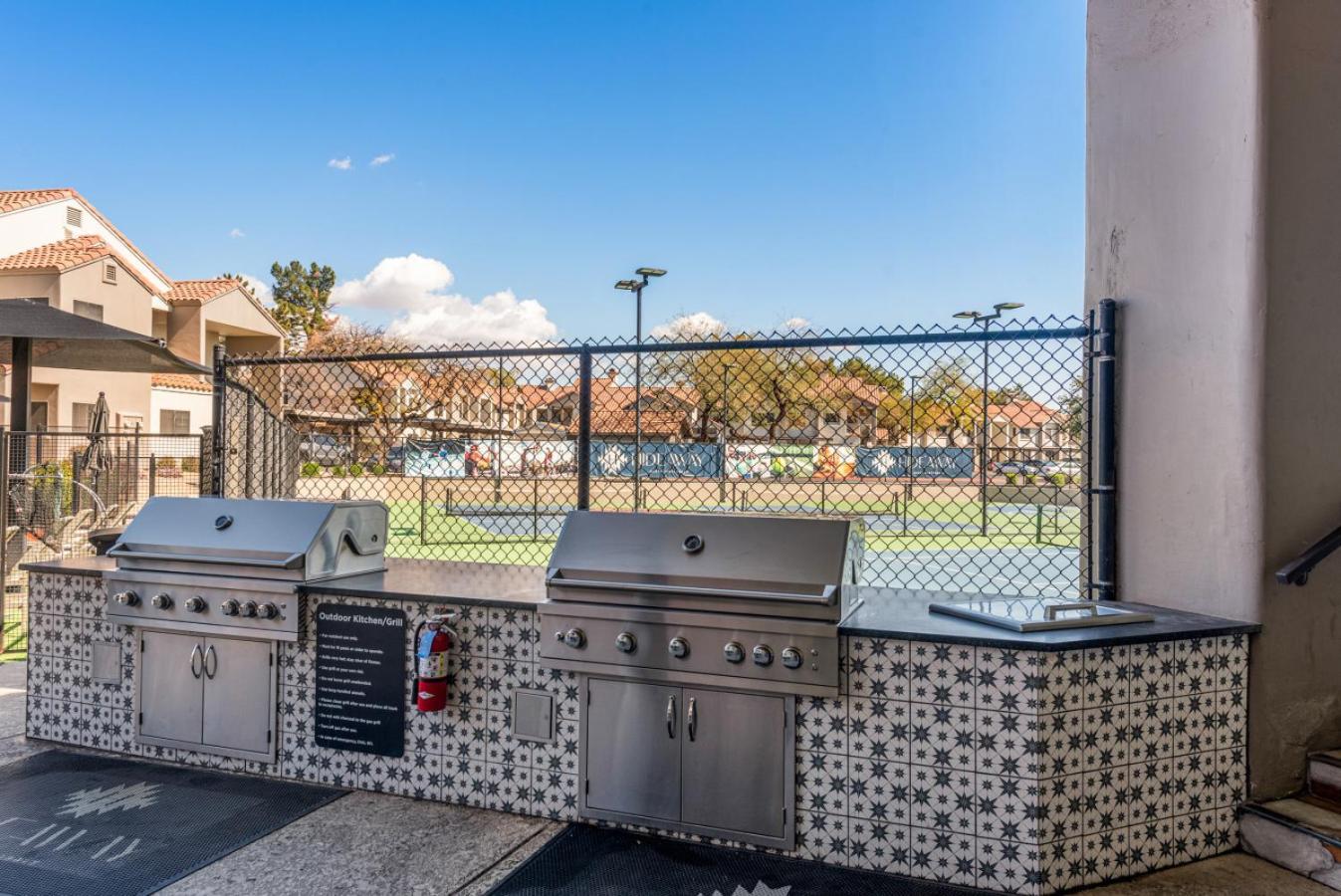 Stylish 2br-pool, Yoga Rm, Gym, Cabanas, Bbq,prkng Apartment Scottsdale