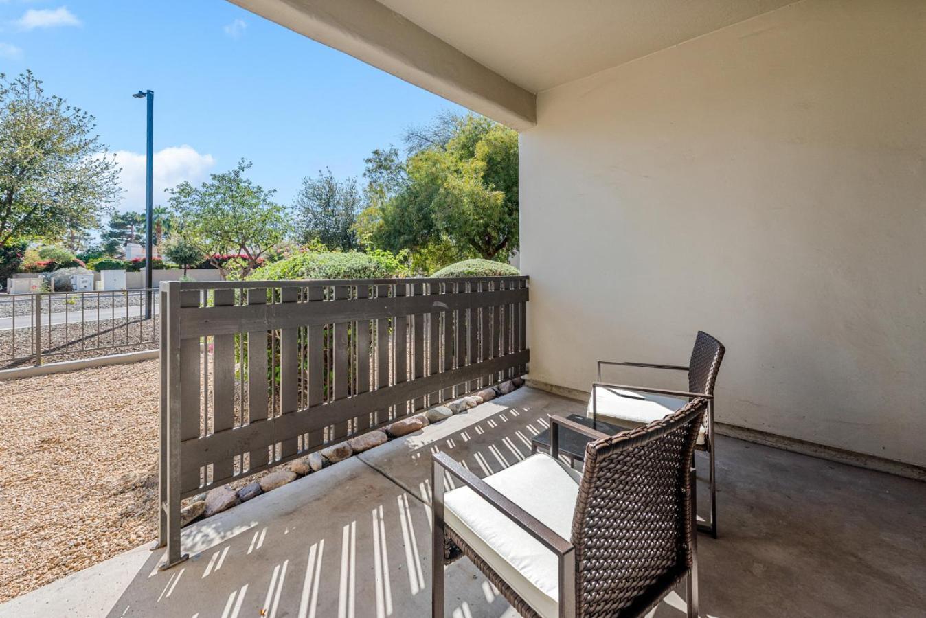 Stylish 2br-pool, Yoga Rm, Gym, Cabanas, Bbq,prkng Scottsdale