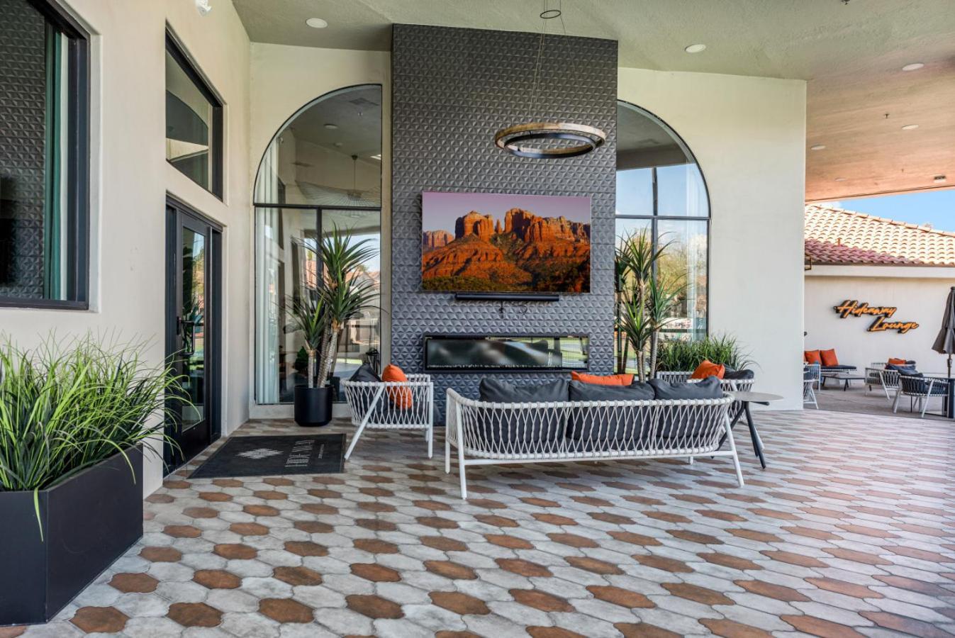 Stylish 2br-pool, Yoga Rm, Gym, Cabanas, Bbq,prkng Apartment