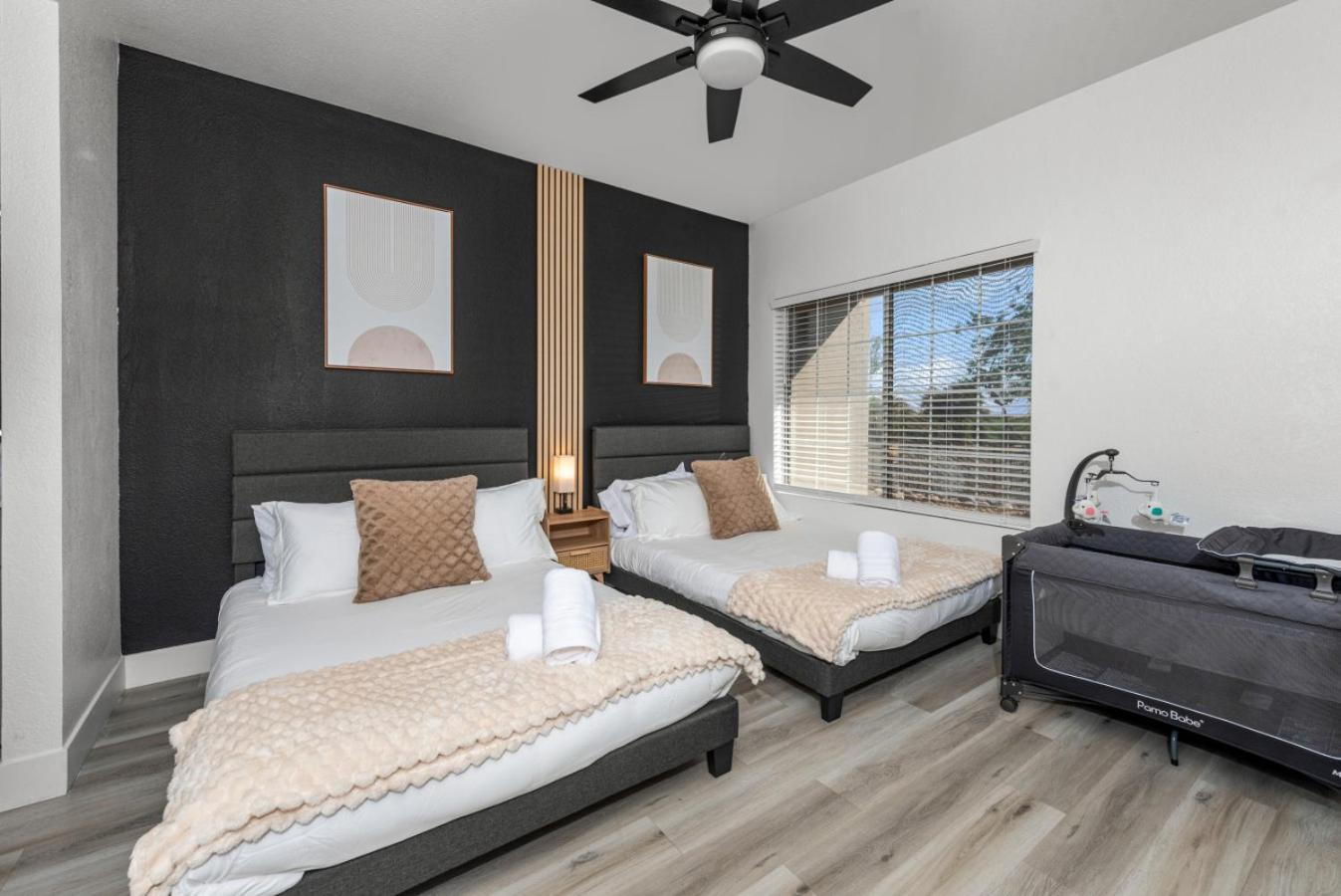 Stylish 2br-pool, Yoga Rm, Gym, Cabanas, Bbq,prkng * Scottsdale