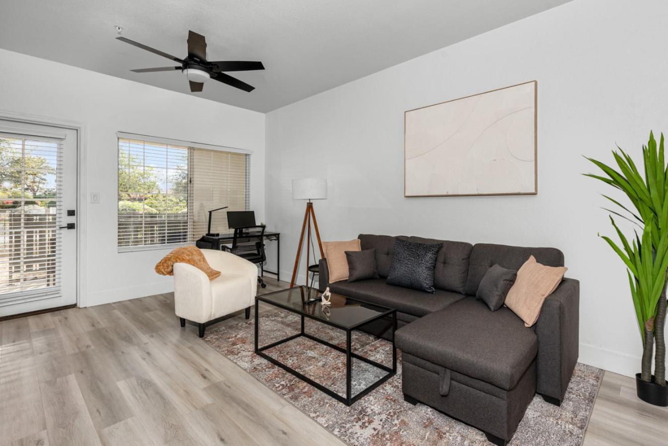 Stylish 2br-pool, Yoga Rm, Gym, Cabanas, Bbq,prkng Apartment