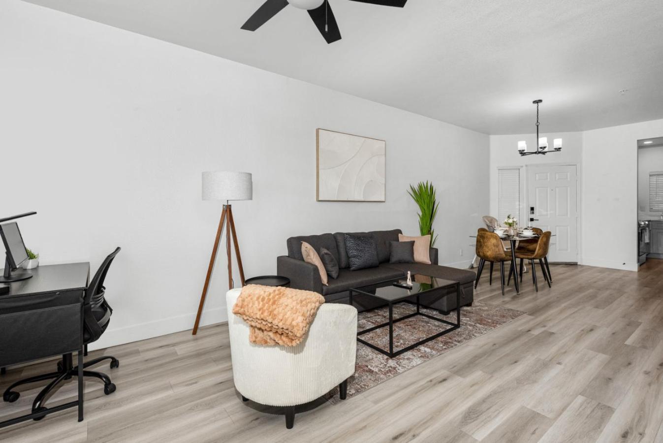 Apartment Stylish 2br-pool, Yoga Rm, Gym, Cabanas, Bbq,prkng