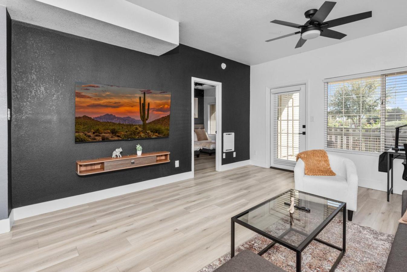 Apartment Stylish 2br-pool, Yoga Rm, Gym, Cabanas, Bbq,prkng Scottsdale